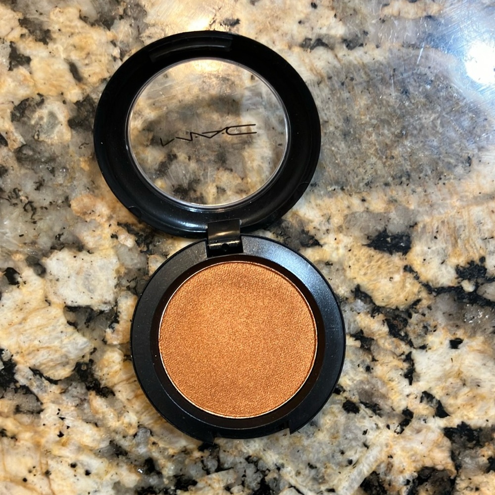 MAC Cosmetics Paparazz-she